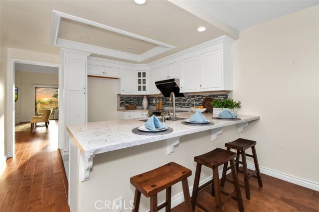 Kitchen with Breakfast Counter Kitchen with Breakfast Counter