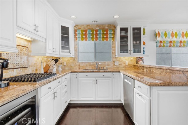 720 Manhattan Beach Boulevard, Manhattan Beach, California 90266, 2 Bedrooms Bedrooms, ,2 BathroomsBathrooms,Residential,Sold,Manhattan Beach,SB20242786