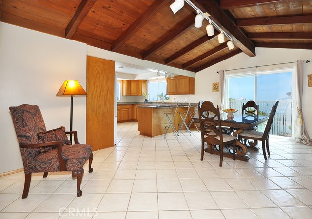 Family/dining room