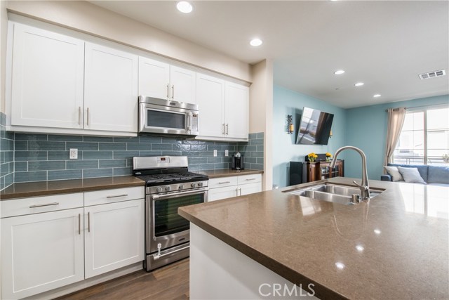 2 Bed Home for Sale in Hawthorne, California