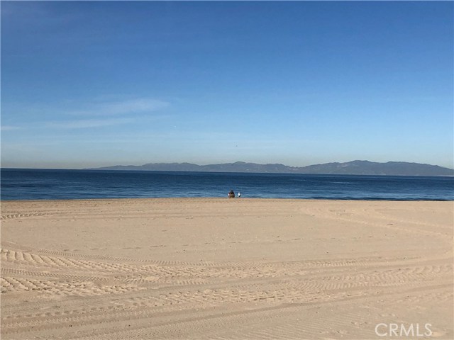 Beach access only an 8 minute drive away