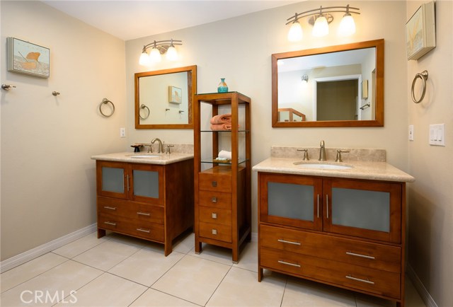 15 Oaktree Lane, Rolling Hills Estates, California 90274, 3 Bedrooms Bedrooms, ,1 BathroomBathrooms,Residential,Sold,Oaktree,PV19262443