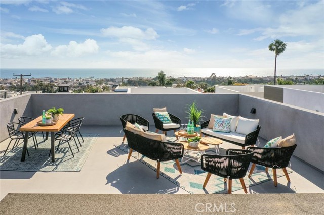 Detail Gallery Image 1 of 1 For 951 15th St, Hermosa Beach,  CA 90254 - 4 Beds | 5 Baths