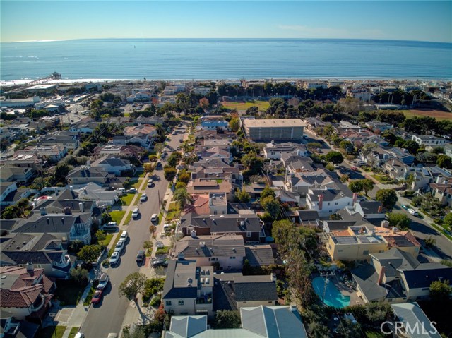 637 17th Street, Manhattan Beach, California 90266, 6 Bedrooms Bedrooms, ,3 BathroomsBathrooms,Residential,Sold,17th,SB20249999