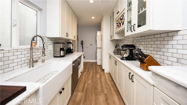 1604 Spreckels Lane, Redondo Beach, California 90278, 3 Bedrooms Bedrooms, ,2 BathroomsBathrooms,Residential,Sold,Spreckels,SB20125492