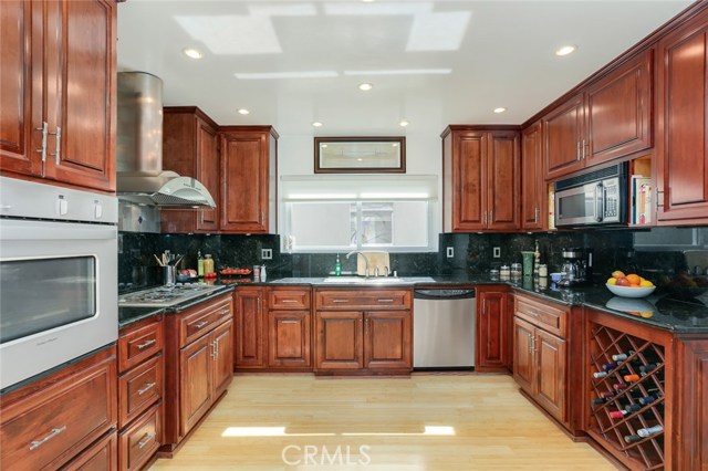 1723 Stanford Avenue, Redondo Beach, California 90278, 3 Bedrooms Bedrooms, ,2 BathroomsBathrooms,Residential,Sold,Stanford,SB19044326