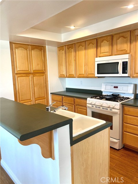 1401 12th Street, Manhattan Beach, California 90266, 3 Bedrooms Bedrooms, ,2 BathroomsBathrooms,Residential,Sold,12th,SB20043052