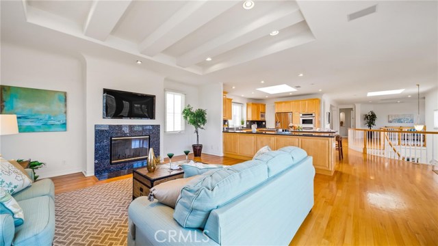 1002 5th Street, Hermosa Beach, California 90254, 5 Bedrooms Bedrooms, ,2 BathroomsBathrooms,Residential,Sold,5th,SB20139034