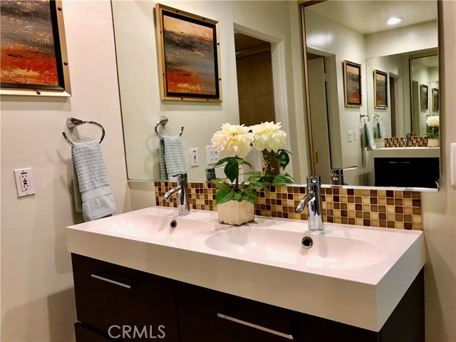 700 Esplanade, Redondo Beach, California 90277, 2 Bedrooms Bedrooms, ,2 BathroomsBathrooms,Residential,Sold,Esplanade,PW17170897