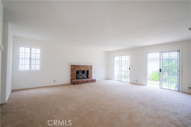 Bright and open living space with fireplace