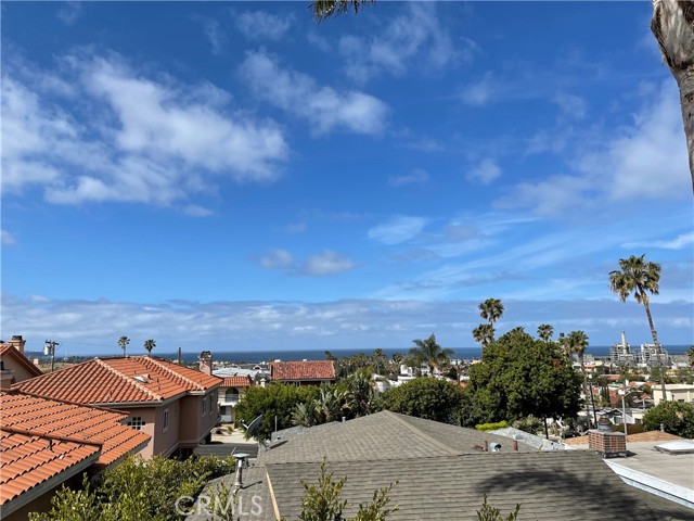 625 Lucia Avenue, Redondo Beach, California 90277, 4 Bedrooms Bedrooms, ,3 BathroomsBathrooms,Residential,Sold,Lucia,SB21088056