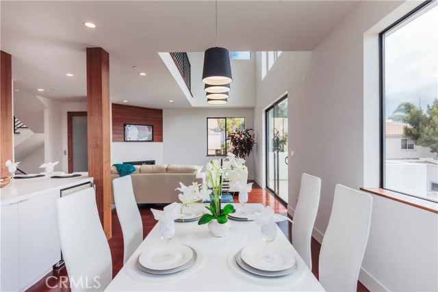 521 Gertruda, Redondo Beach, California 90277, 3 Bedrooms Bedrooms, ,4 BathroomsBathrooms,Residential,Sold,Gertruda,PV17183472