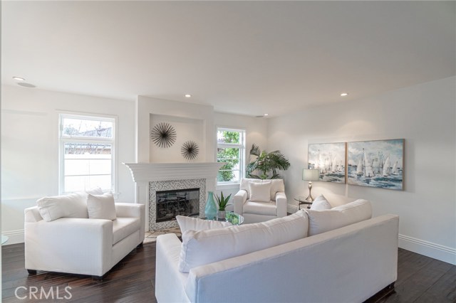 1111 8th Street, Hermosa Beach, California 90254, 4 Bedrooms Bedrooms, ,3 BathroomsBathrooms,Residential,Sold,8th,SB20223282