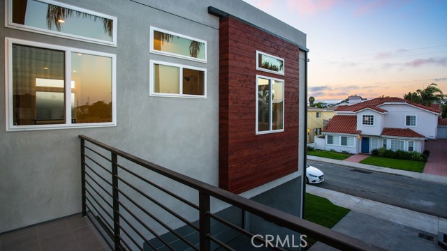 2108 Gates Avenue, Redondo Beach, California 90278, 4 Bedrooms Bedrooms, ,2 BathroomsBathrooms,Residential,Sold,Gates,SB17108544