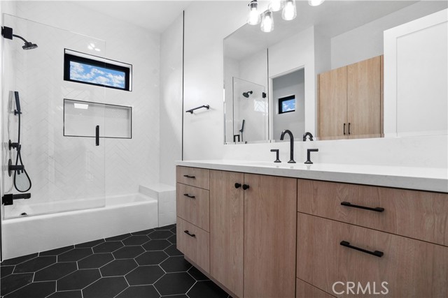 2504 Fisk Ln, Redondo Beach, California 90278, 4 Bedrooms Bedrooms, ,3 BathroomsBathrooms,Residential,Sold,Fisk Ln,DW21052780