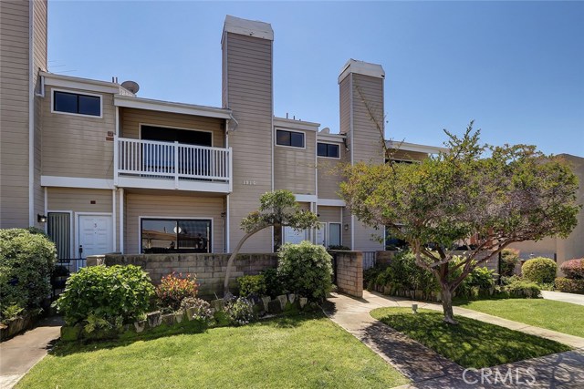 1916 Rockefeller Lane, Redondo Beach, California 90278, 3 Bedrooms Bedrooms, ,2 BathroomsBathrooms,Residential,Sold,Rockefeller,SB20073261