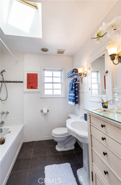 528 Marine Avenue, Manhattan Beach, California 90266, 3 Bedrooms Bedrooms, ,2 BathroomsBathrooms,Residential,Sold,Marine,SB19035532