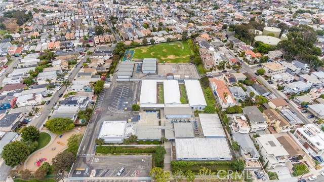 938 18th Street, Hermosa Beach, California 90254, 4 Bedrooms Bedrooms, ,3 BathroomsBathrooms,Residential,Sold,18th,SB18151791