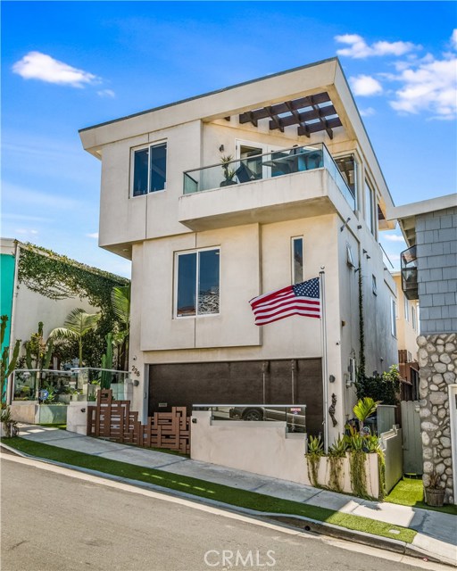 228 33rd Street, Manhattan Beach, California 90266, 3 Bedrooms Bedrooms, ,1 BathroomBathrooms,Residential,Sold,33rd,SB19198538
