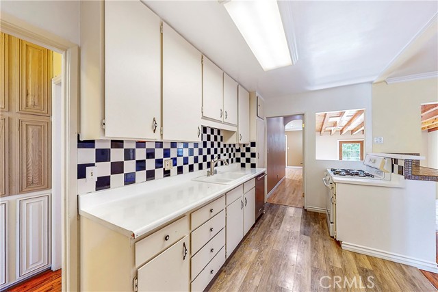 2408 Robinson Street, Redondo Beach, California 90278, 3 Bedrooms Bedrooms, ,2 BathroomsBathrooms,Residential,Sold,Robinson,PV21108449