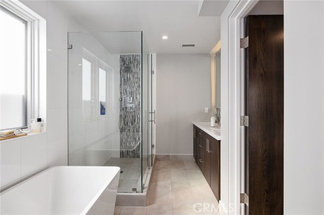 319 34th Place, Manhattan Beach, California 90266, 3 Bedrooms Bedrooms, ,3 BathroomsBathrooms,Residential,Sold,34th,PV21029643
