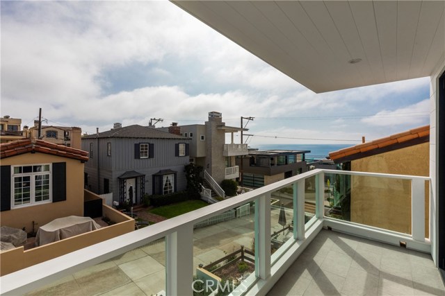 323 25th Street, Manhattan Beach, California 90266, 5 Bedrooms Bedrooms, ,2 BathroomsBathrooms,Residential,Sold,25th,SB20230938