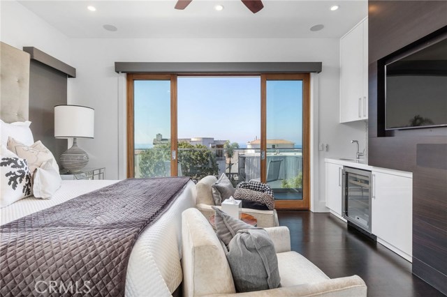 716 Manhattan Avenue, Manhattan Beach, California 90266, 3 Bedrooms Bedrooms, ,3 BathroomsBathrooms,Residential,Sold,Manhattan,SB20229192