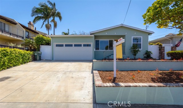 2102 Rockefeller Lane, Redondo Beach, California 90278, 3 Bedrooms Bedrooms, ,2 BathroomsBathrooms,Residential,Sold,Rockefeller,PV17093892