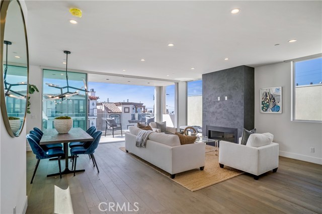 221 1st Street, Manhattan Beach, California 90266, 3 Bedrooms Bedrooms, ,3 BathroomsBathrooms,Residential,Sold,1st,SB19034815