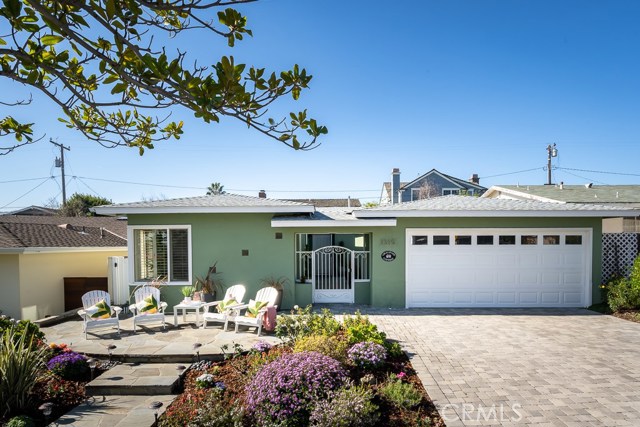 1315 Gertruda Avenue, Redondo Beach, California 90277, 4 Bedrooms Bedrooms, ,2 BathroomsBathrooms,Residential,Sold,Gertruda,SB20040666