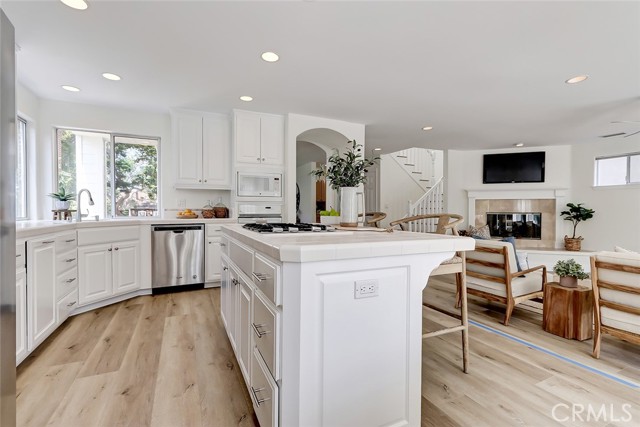 KITCHEN AREA WITH ISLAND COOKTOP