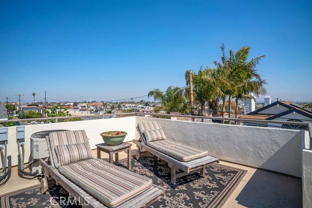 1504 Silver Street, Hermosa Beach, California 90254, 5 Bedrooms Bedrooms, ,3 BathroomsBathrooms,Residential,Sold,Silver,SB19057959