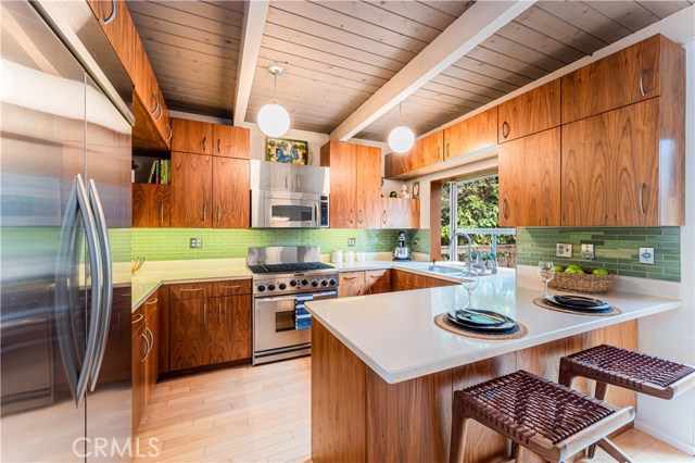 Kitchen bar area