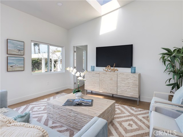 707 Redondo Ave, Manhattan Beach, California 90266, 4 Bedrooms Bedrooms, ,2 BathroomsBathrooms,Residential,Sold,Redondo Ave,SB20032666