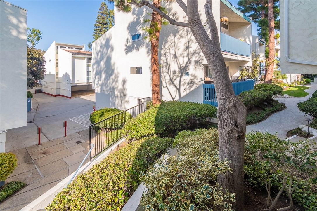 643 Prospect Avenue, Redondo Beach, California 90277, 2 Bedrooms Bedrooms, ,1 BathroomBathrooms,Residential,Sold,Prospect,SB18271931