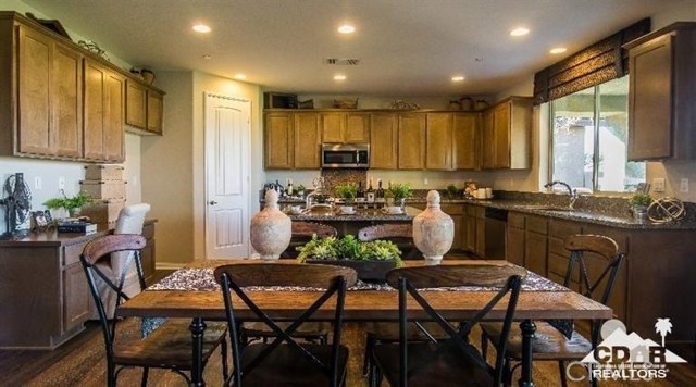 Plan 1 model home dining area