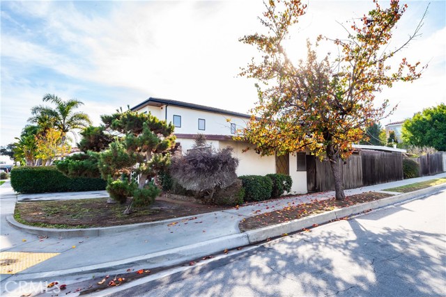 1300 18th Street, Manhattan Beach, California 90266, 2 Bedrooms Bedrooms, ,1 BathroomBathrooms,Residential,Sold,18th,SB19002050