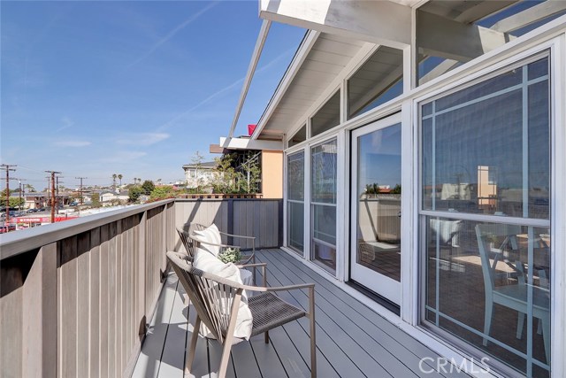1617 Raymond Avenue, Hermosa Beach, California 90254, 3 Bedrooms Bedrooms, ,2 BathroomsBathrooms,Residential,Sold,Raymond,SB20048539