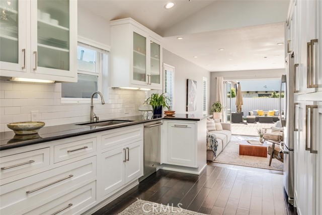 2305 Oak Avenue, Manhattan Beach, California 90266, 3 Bedrooms Bedrooms, ,2 BathroomsBathrooms,Residential,Sold,Oak,PW21077837