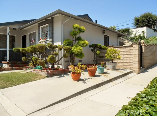 Extra Cemented Area by the Corner Front/Side of Home to allow you to be creative with Parking or Decorations.