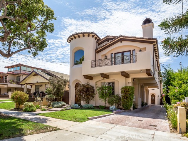 Detached front unit - only two units on lot!