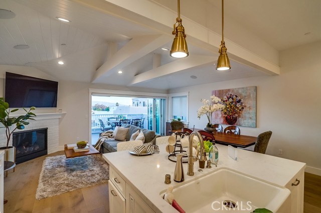 704 Loma, Hermosa Beach, California 90254, 4 Bedrooms Bedrooms, ,4 BathroomsBathrooms,Residential,Sold,Loma,SB19164166