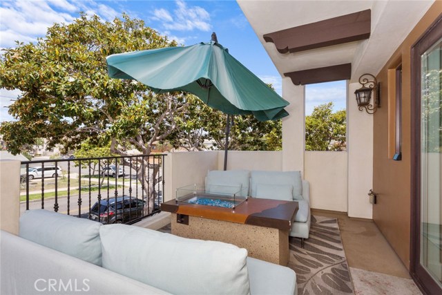 202 Irena Avenue, Redondo Beach, California 90277, 4 Bedrooms Bedrooms, ,3 BathroomsBathrooms,Residential,Sold,Irena,OC18171138