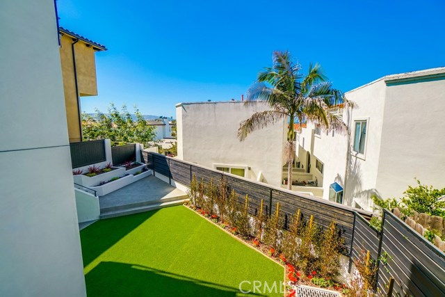 521 Helberta Avenue, Redondo Beach, California 90277, 4 Bedrooms Bedrooms, ,3 BathroomsBathrooms,Residential,Sold,Helberta,SB19088015