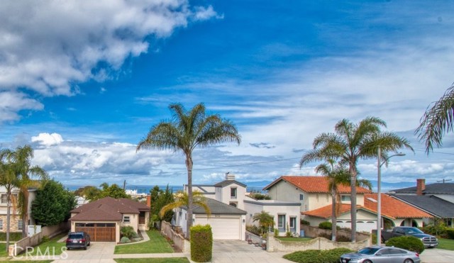 Peek Malibu & ocean view from upstairs balcony