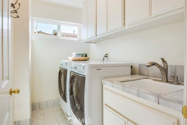 202 Lucia Avenue, Redondo Beach, California 90277, 4 Bedrooms Bedrooms, ,3 BathroomsBathrooms,Residential,Sold,Lucia,PV17247828