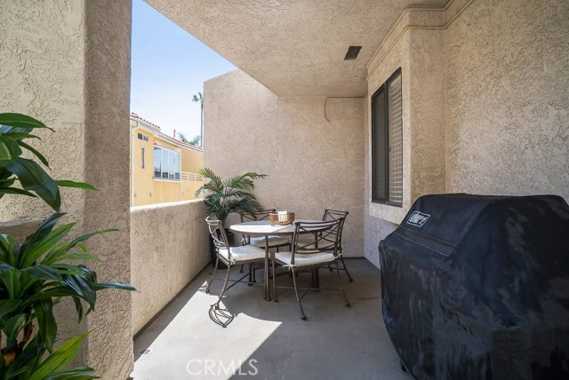 1315 Manhattan Beach Boulevard, Manhattan Beach, California 90266, 2 Bedrooms Bedrooms, ,2 BathroomsBathrooms,Residential,Sold,Manhattan Beach,SB18082751