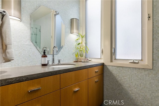 2404 Laurel Avenue, Manhattan Beach, California 90266, 5 Bedrooms Bedrooms, ,4 BathroomsBathrooms,Residential,Sold,Laurel,SB20035806