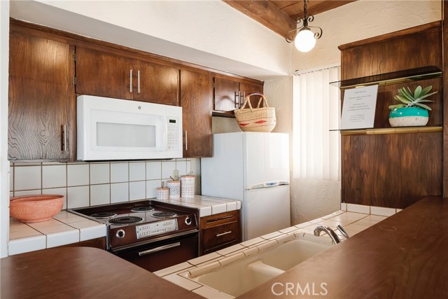 217 Moonstone Street, Manhattan Beach, California 90266, ,Residential Income,Sold,Moonstone,SB21005855