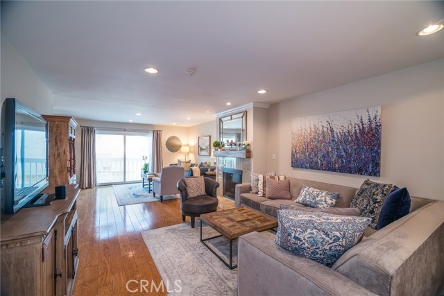 2000 Voorhees Avenue, Redondo Beach, California 90278, 3 Bedrooms Bedrooms, ,3 BathroomsBathrooms,Residential,Sold,Voorhees,SB20247328